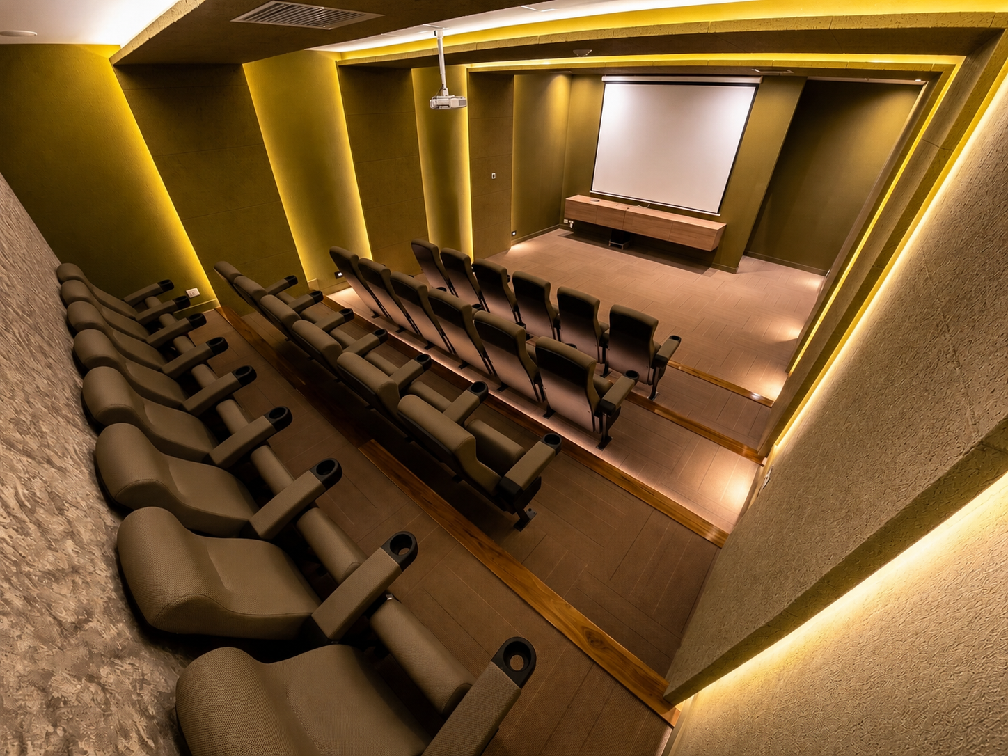 Teatrino con pantalla gigante
