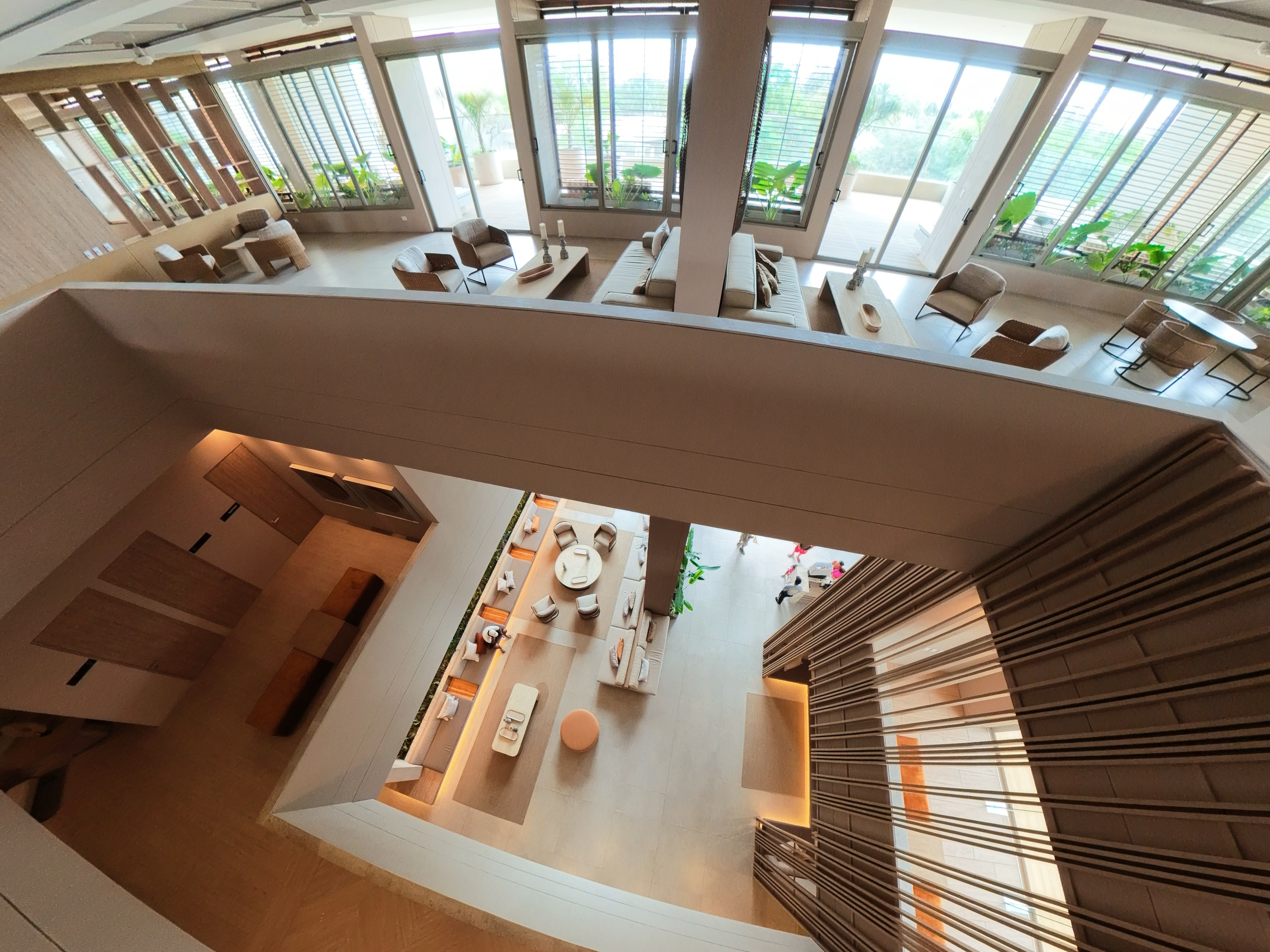 Lobby de lujo y zona de descanso